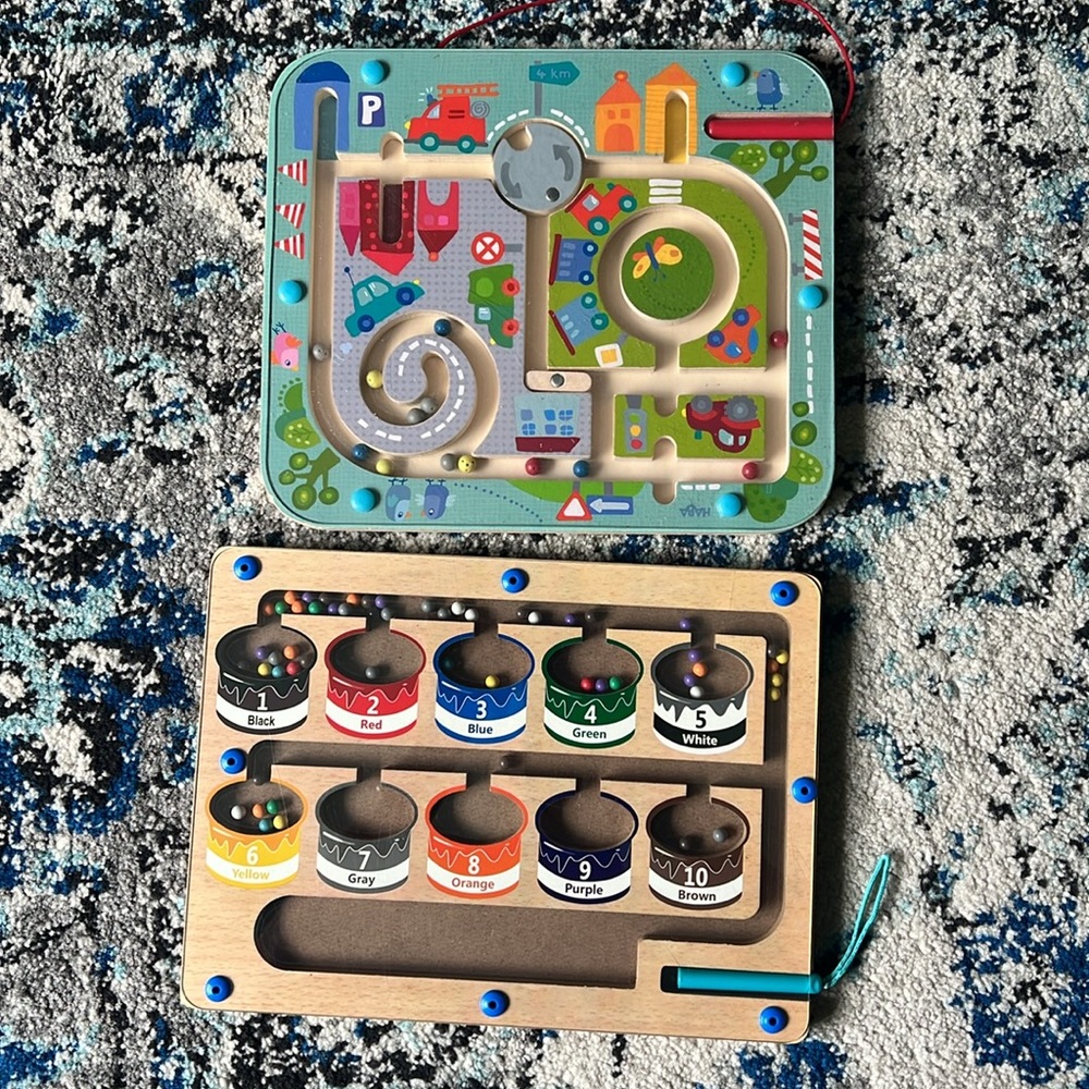 Bundle of two magnetic tracer puzzles
